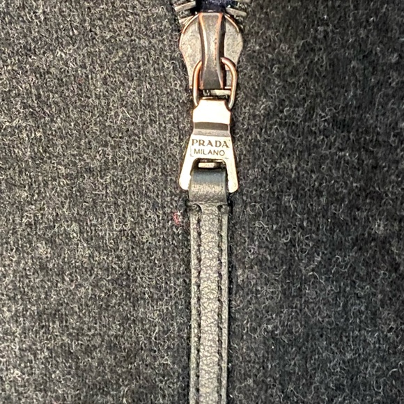 Prada - Picture 3 of 5